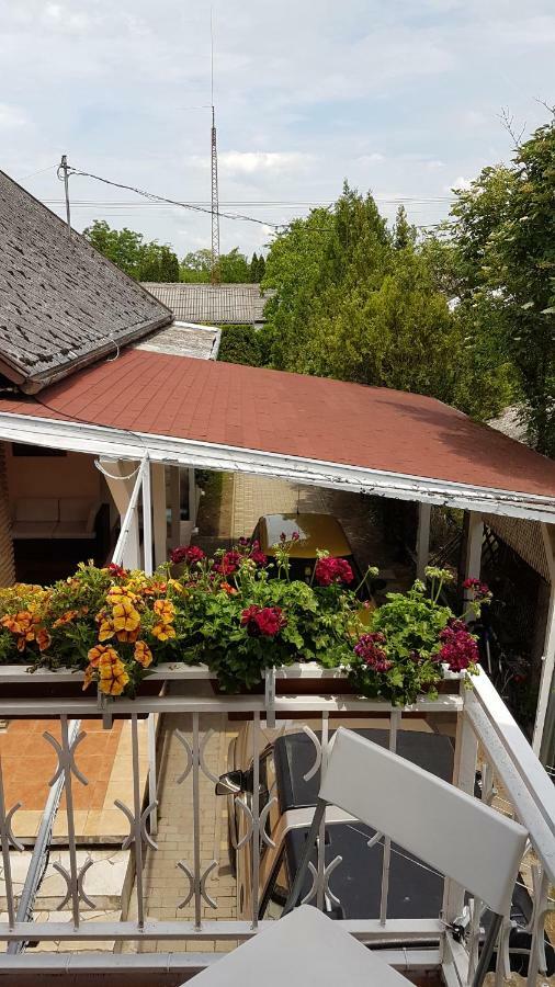 Csalad-Barat Apartman Balatonlelle Zewnętrze zdjęcie