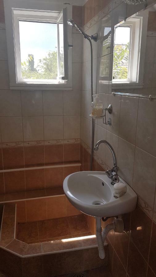 Csalad-Barat Apartman Balatonlelle Zewnętrze zdjęcie